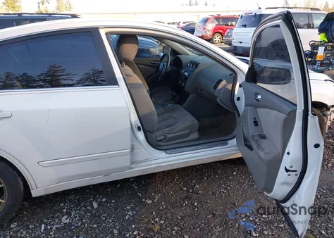 2010 Nissan Altima 2.5 from USA, damaged, VIN 1N4AL2AP1AN560820